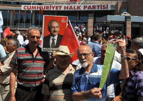 Gandi'ye Genel Merkez önünden destek