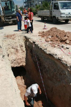 Yol yapım çalışmasında şok oldular