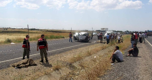 Tekerleği kopan otomobil dehşet saçtı