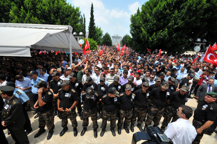 Türkiye şehitlerine ağladı