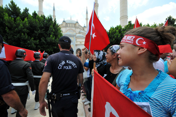 Türkiye şehitlerine ağladı