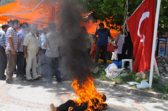 Apo'yu böyle astılar