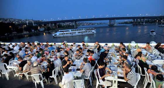 İstanbul böyle iftar açıyor