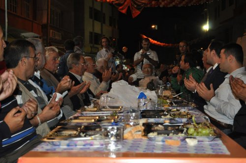 Rize'de ilginç iftar sofrası