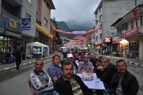 Rize'de ilginç iftar sofrası