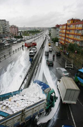 E-5 trafiğini felç eden kaza