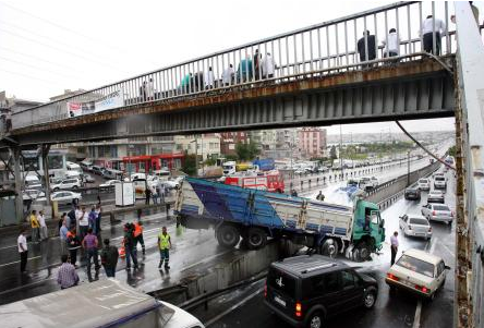 E-5 trafiğini felç eden kaza