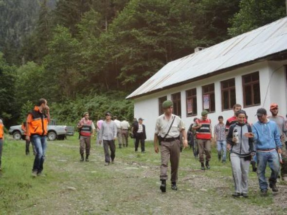 TRT ekibi dağ yolunda kayboldu