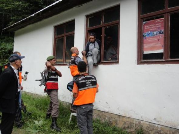 TRT ekibi dağ yolunda kayboldu