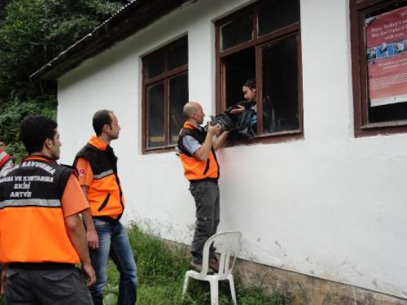 TRT ekibi dağ yolunda kayboldu