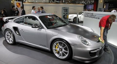 Efsane Porsche 911 artık yepyeni!