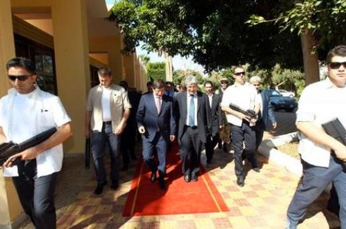 Davutoğlu'na Libya'da çok özel koruma