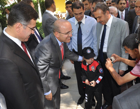 Maliye Bakanı'ndan çocuklara harçlık