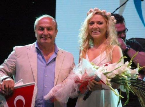 Hadise konserde yürek hoplattı