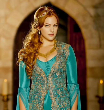 Hürrem Sultan da silikonlandı!