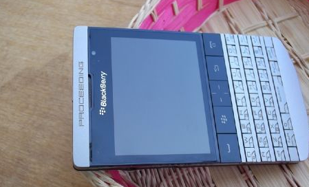 Bu cep BlackBerry Bold 9980 olabilir mi?