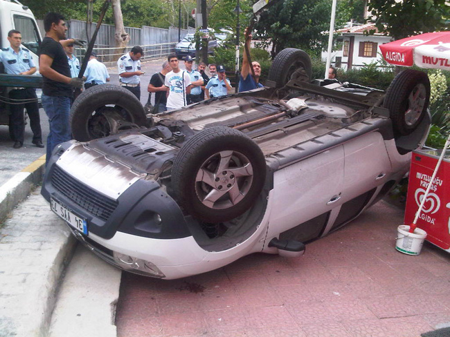 Trafik polisi otomobili bu hale getirdi