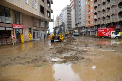 Sel suları Rize'yi yuttu