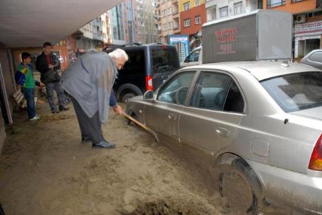 Sel suları Rize'yi yuttu