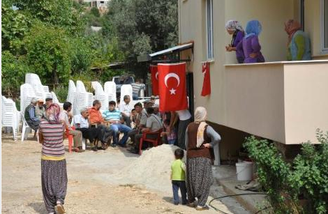 Türkiye şehitlerine ağlıyor