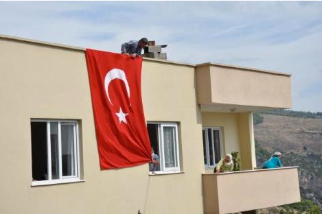 Türkiye şehitlerine ağlıyor