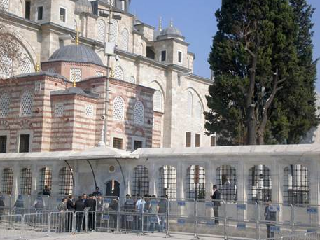 Fatih Camii'nde cenaze hazırlıkları 