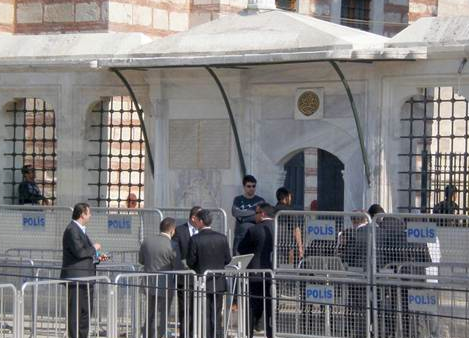 Fatih Camii'nde cenaze hazırlıkları 