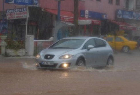 Sel tatil beldelerini bu hale getirdi