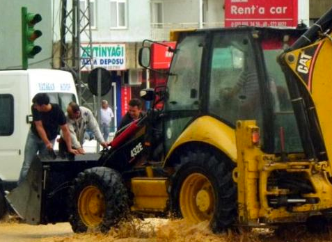 Sel tatil beldelerini bu hale getirdi