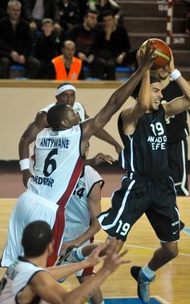 Anadolu Efes hızlı başladı