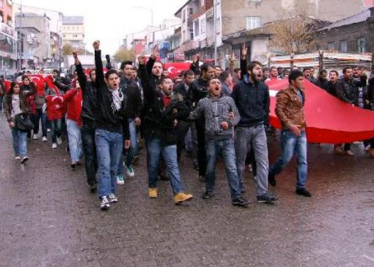 Öğrenciler terörü böyle lanetledi