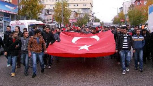 Öğrenciler terörü böyle lanetledi