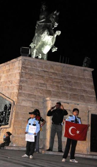 Yapılan saldırıyı böyle protesto etti