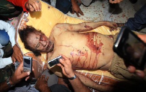 Kaddafi'nin ceset fotoğrafı için yarıştılar 