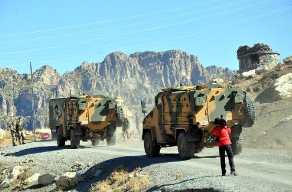 Mehmetçik kovalıyor, PKK kaçıyor!