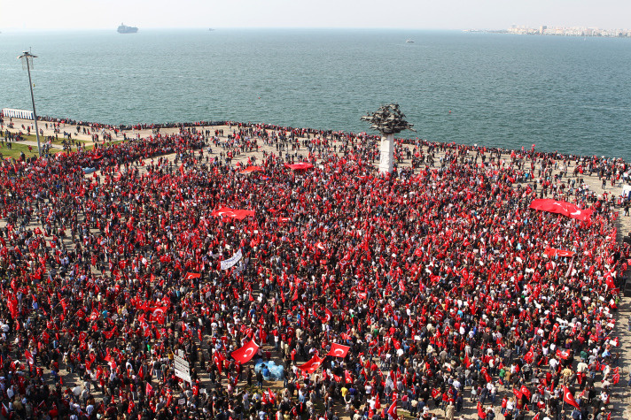 Erdoğan'ın sokağında terör protestosu