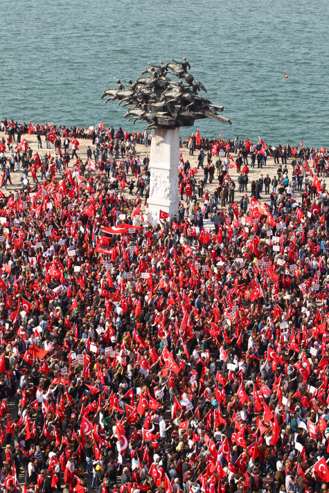 Erdoğan'ın sokağında terör protestosu