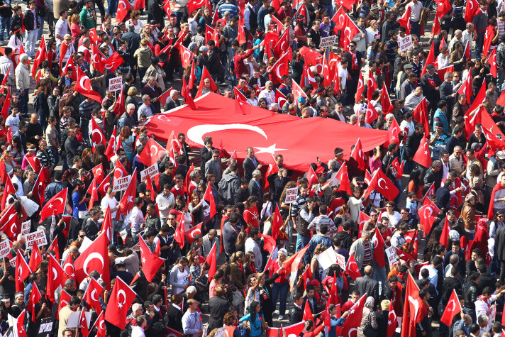 Erdoğan'ın sokağında terör protestosu