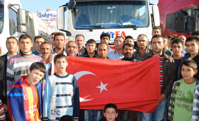 TIR şoförlerinden teröre lanet