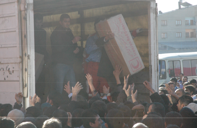 Van'da çadır izdihamına silahlı müdahele