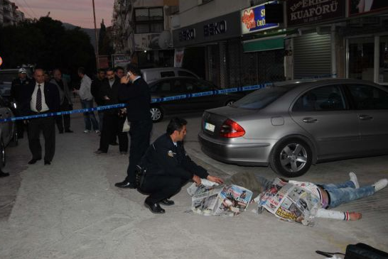 Sokak ortasında diz çöktürtüp öldürdü