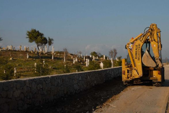 Mehmetçik bu mezarları kendine siper etti!