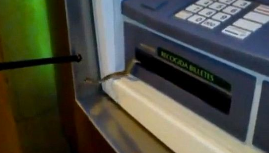 ATM'den öyle birşey çıktı ki...