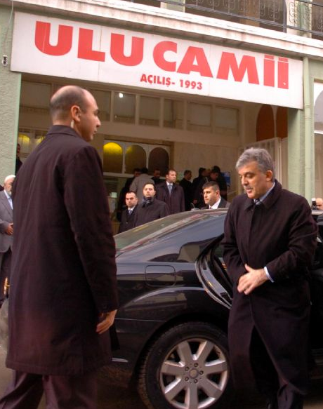 Gül bayram namazını depremzedeyle kıldı!