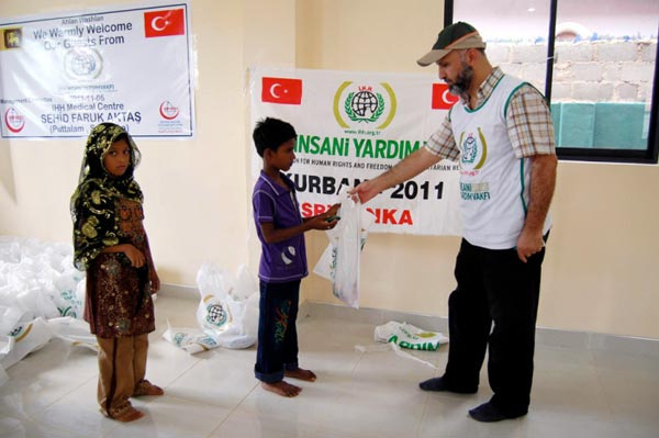 Türk doktorlar bayramda da Somali'de şifa dağıttı!