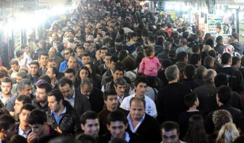 İstanbul'da herkes kendini sokağa attı