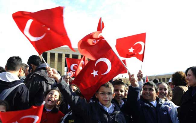 Anıtkabir'de Atatürk saygıyla anıldı