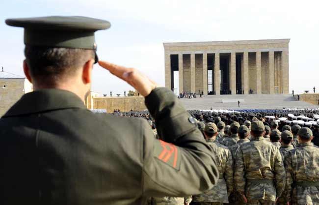 Anıtkabir'de Atatürk saygıyla anıldı