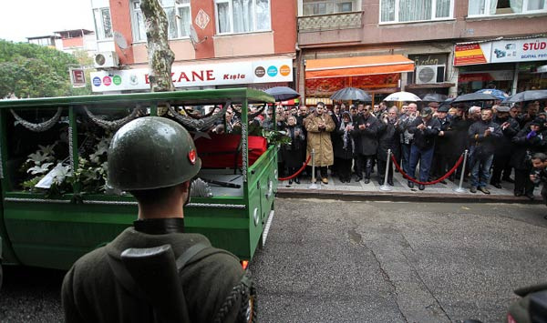 Esrarengiz MİT'çiye askeri tören!