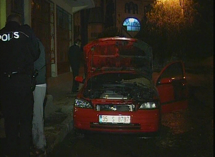 İzmir'de molotoflu saldırı!
